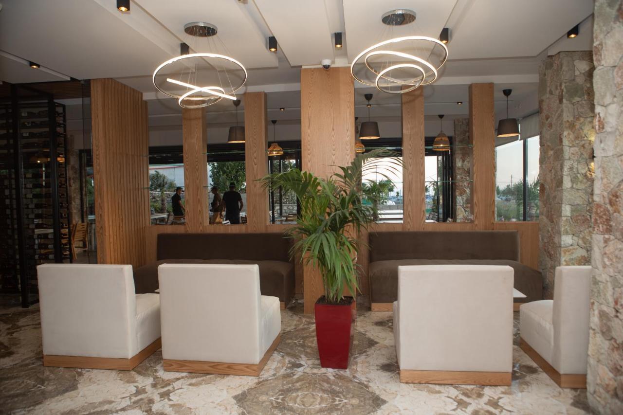 Hotel Qeparo Buitenkant foto