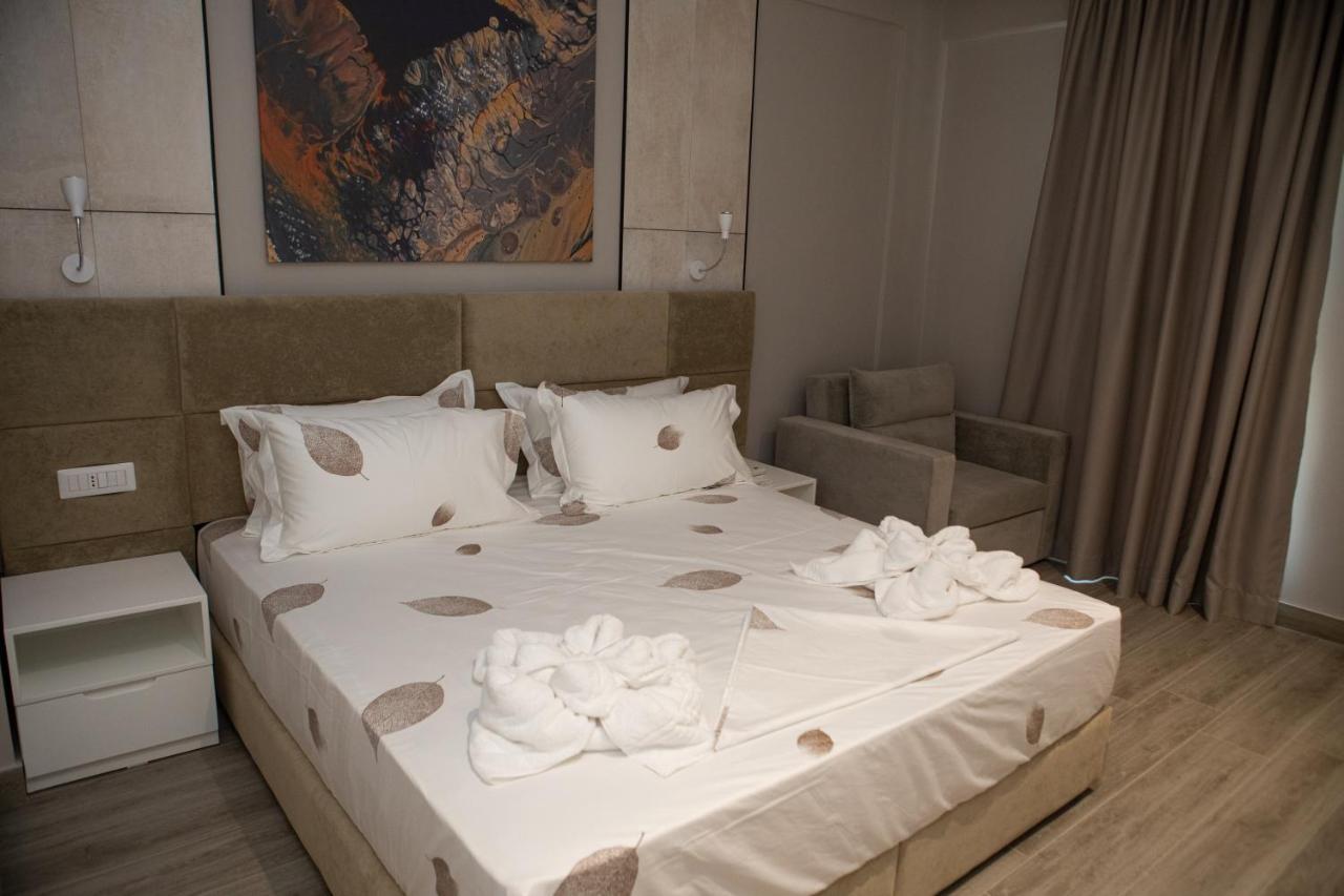 Hotel Qeparo Buitenkant foto